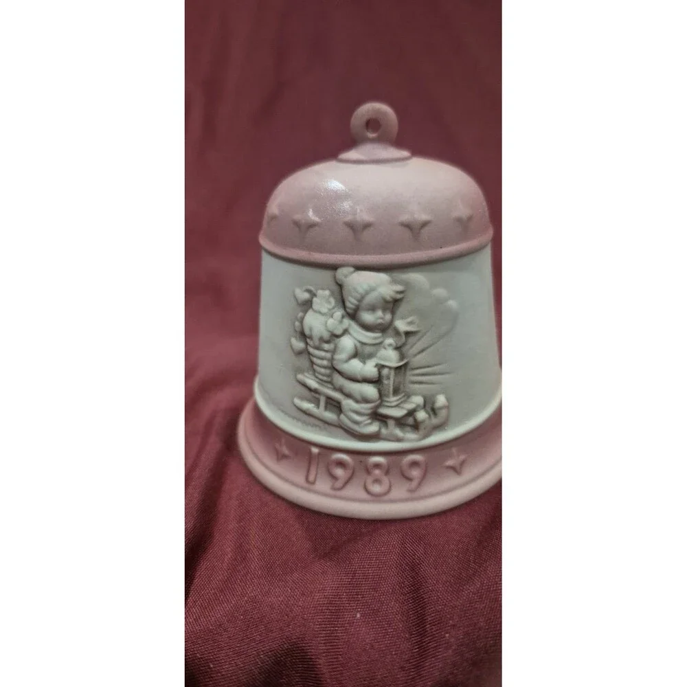 Goebel Hummel 1989 First in the Christmas Bell Series Riding Into Christmas EUC
